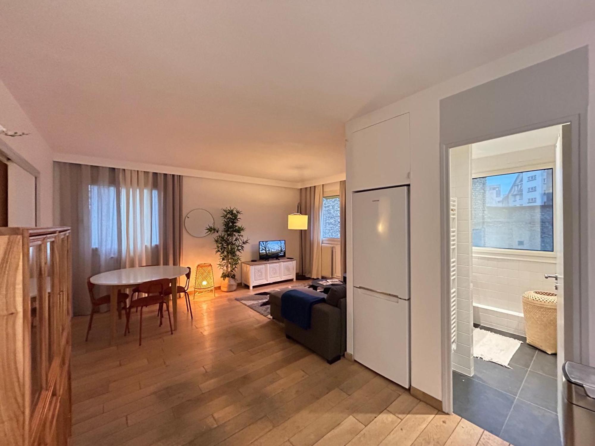 Big Apartment Eiffel Tower View Париж Екстериор снимка