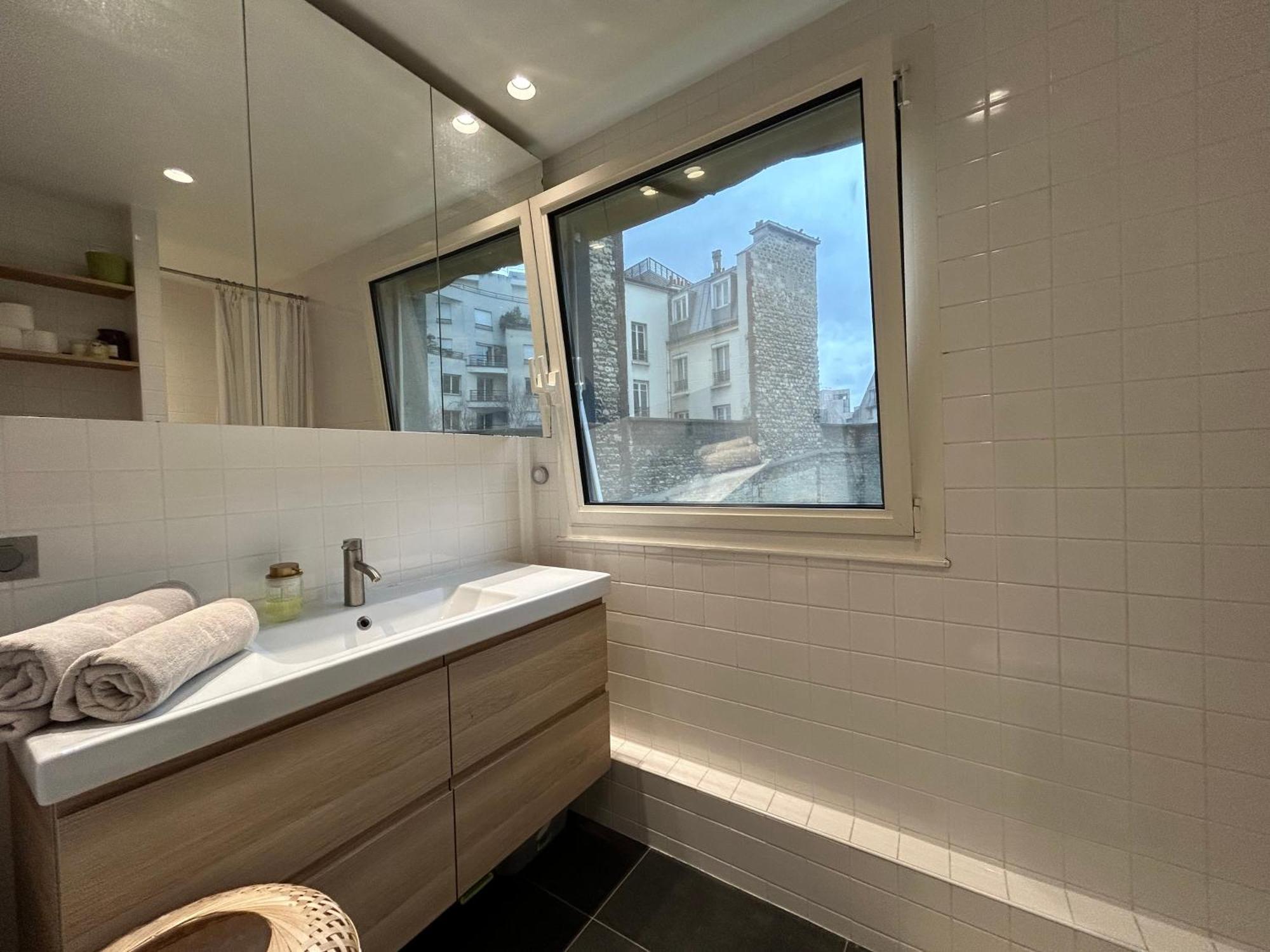 Big Apartment Eiffel Tower View Париж Екстериор снимка